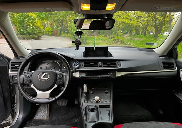 Lexus CT cena 82900 przebieg: 82200, rok produkcji 2017 z Warszawa małe 56